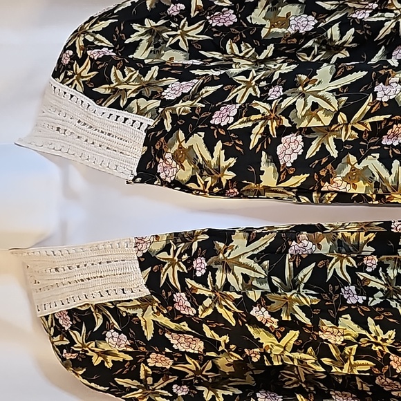 2/$20 Entro L Crochet Leaf Open Cardigan - Picture 3 of 11